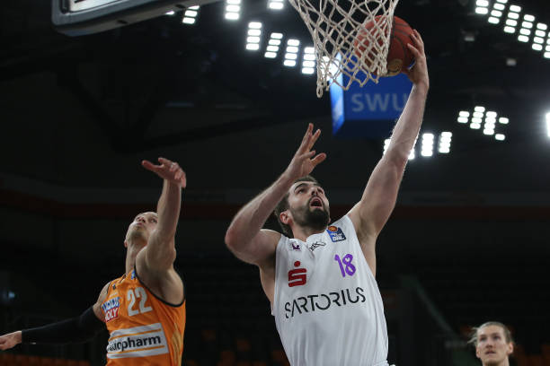 是因为中场 是因为中场